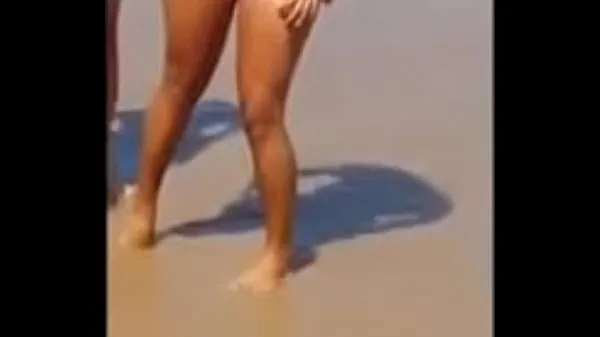 Mira Filmación de hilo dental caliente en la playa - Sopa de coño - Videos amateur mejores clips