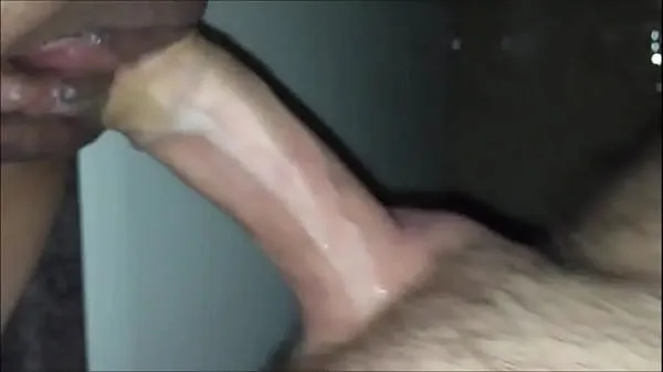 Mira Squirter con el coño afeitado es follada por un extraño mejores clips