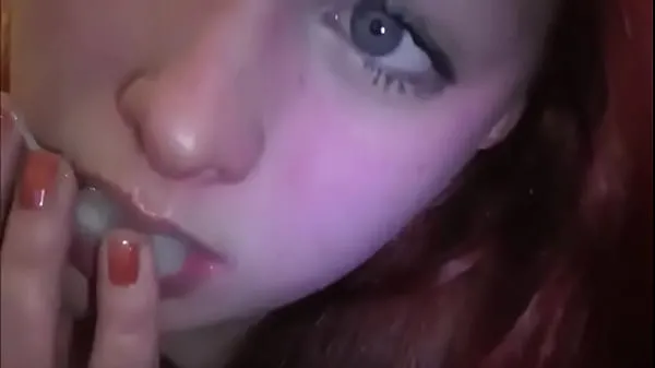 دیکھیں Married redhead playing with cum in her mouth بہترین کلپس