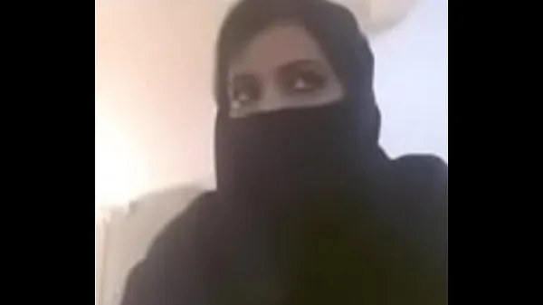 Watch Muslim hot milf expose her boobs in videocall best Clips