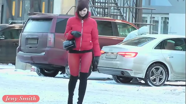 Pozrite si Sexy Russian woman in red pantyhose with no panties (hidden cam najlepších klipov