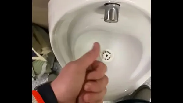 شاهد Masturbating In the toilets Wait big cumshot أفضل المقاطع