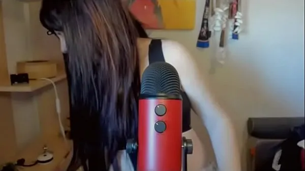 Titta på Sounds of the mouth full of saliva in Asmr while I taste your cock and I fill it with lipstick bästa klippen