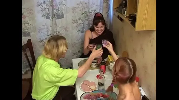 Sehen Sie sich Sowjetischer Porno 5 (2006) (VHS-Ripbeste Clips an