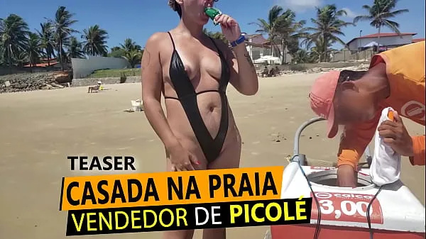 Obejrzyj Casada Safada de Maio slapped in the ass showing off to an cream seller on the northeast beach najlepsze klipy