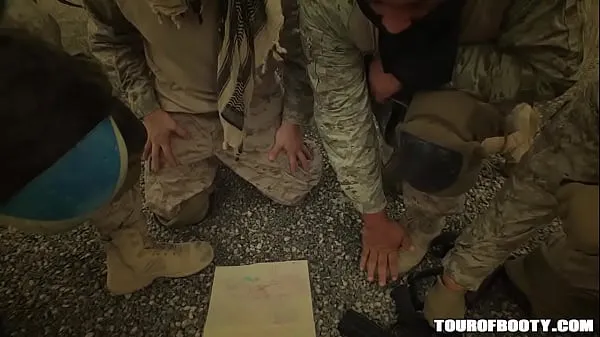 Assista aos TOUR DE BOOTY - Garota árabe local trabalhadora deixa o soldado americano Tap Dat Azz melhores clipes