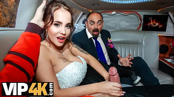 Pozrite si VIP4K. Random passerby scores luxurious bride in the wedding limo najlepších klipov