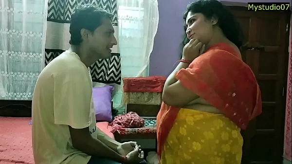 Посмотрите Индийская горячая бхабхи XXX занимается сексом с невинным пареньком! С чистым звуком лучшие клипы