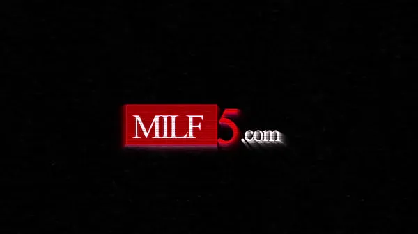 Your Stepdad Cheated On Me, Its My Turn To Cheat - MILF5 件のベスト クリップを見る